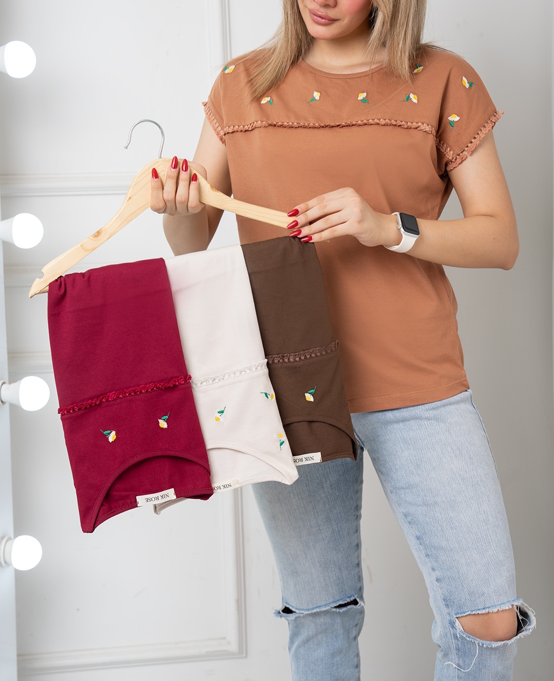 تیشرت گلدوزی نسترن آجری